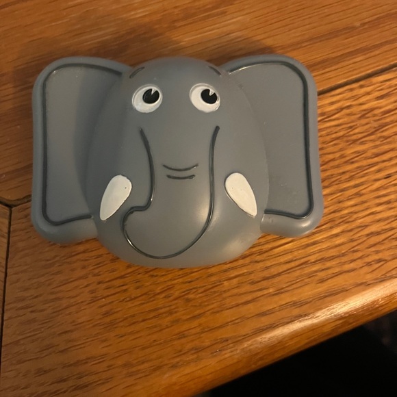 Elephant insulated lunch bag. Snap in lining. matching ice pack - Picture 15 of 16